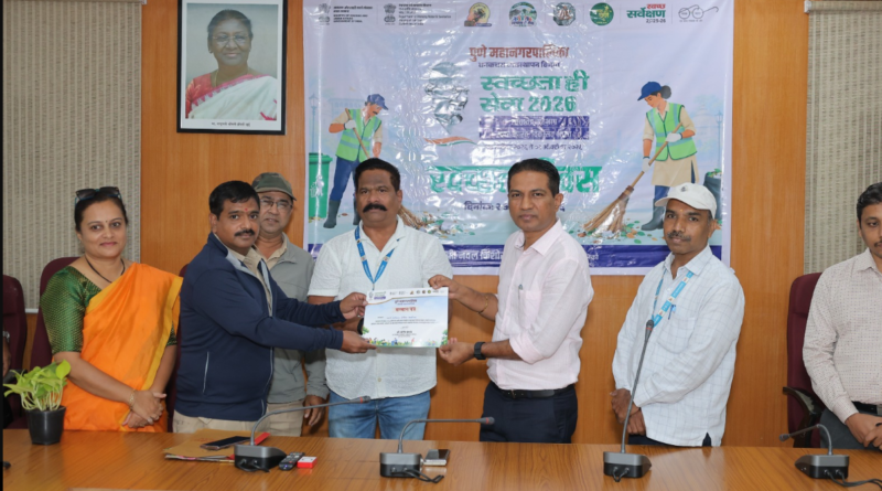 PMC officials presenting a certificate and a sapling to a volunteer during the Swachhata Hi Seva 2026 campaign closing ceremony at the Ghole Road zonal office in Pune.