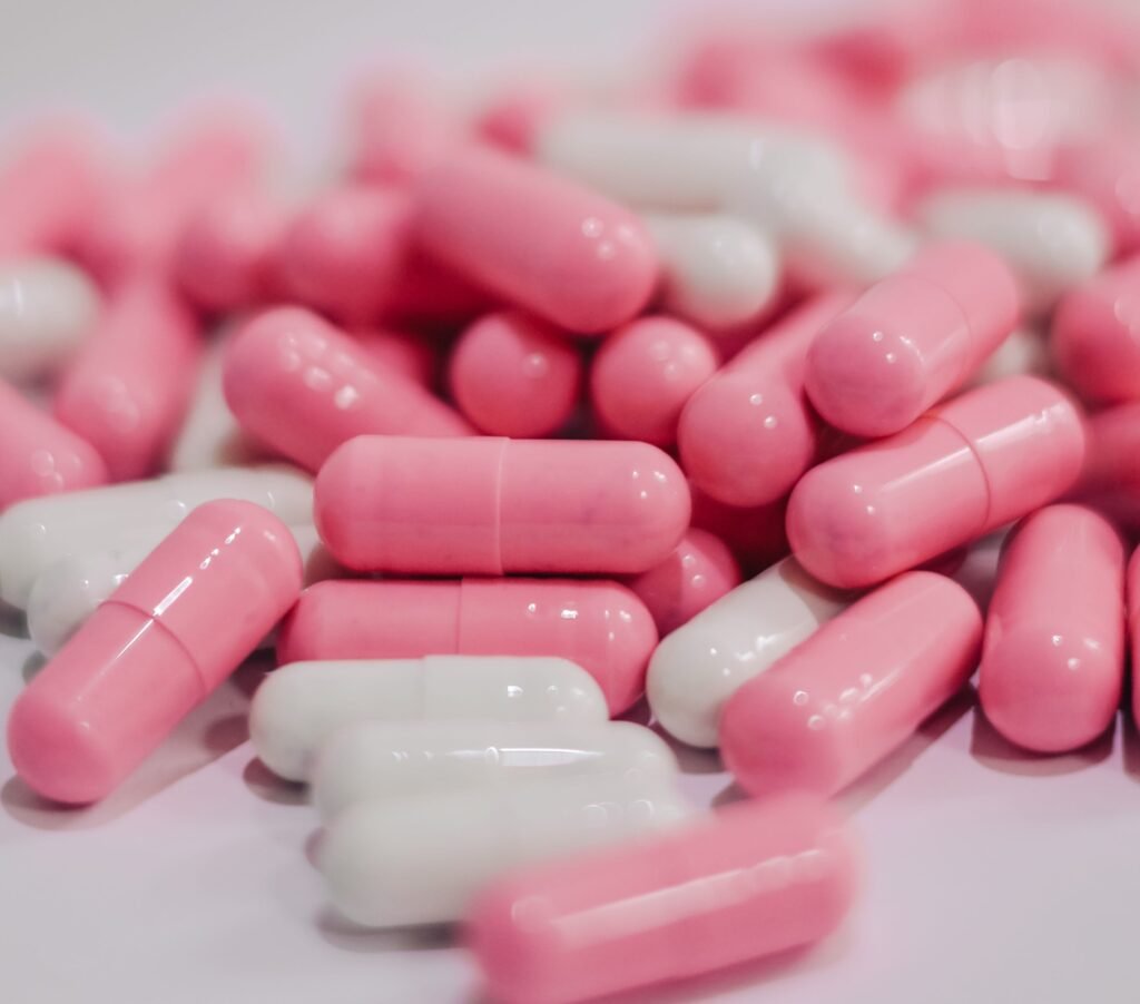 Representative image of pink and white medicine capsules, used to illustrate the Pune Poisoning Plot case where 14,900 toxic capsules were seized.